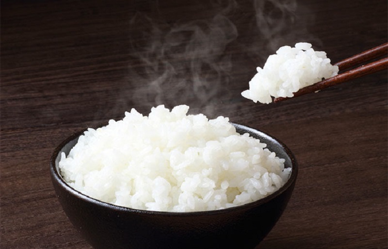 Mơ thấy gạo nấu thành cơm cho thấy bạn có cuộc sống bình yên