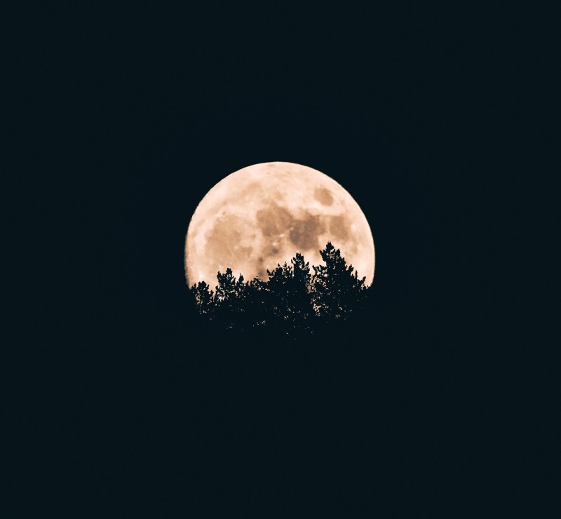 Mơ thấy mặt trăng kỳ lạ